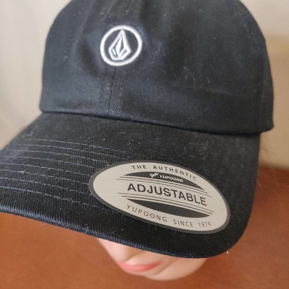Volcom NEW Men's Hat Baseball Black White Logo Adjustable One Size Fits All. - Picture 2 of 9